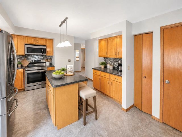 3529 N MORRISON STREET, Appleton, WI 54911