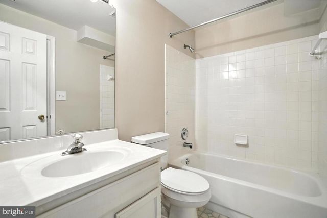 4914 EDGE ROCK DR, Chantilly, VA 20151