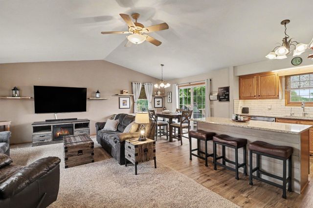 781 Hillside Avenue SW, New Prague, MN 56071
