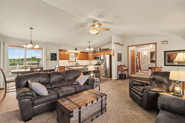 781 Hillside Avenue SW, New Prague, MN 56071
