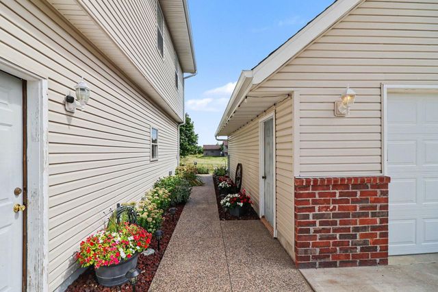 781 Hillside Avenue SW, New Prague, MN 56071