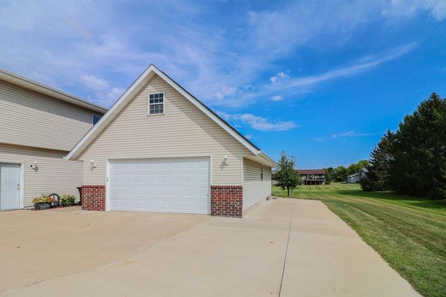 781 Hillside Avenue SW, New Prague, MN 56071