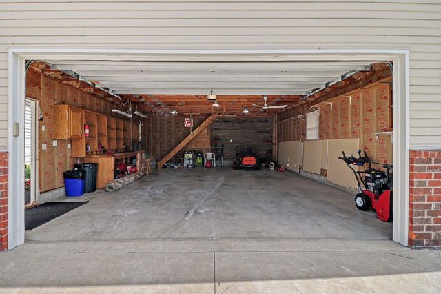781 Hillside Avenue SW, New Prague, MN 56071