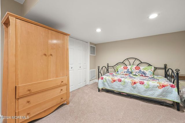 14 Green Springs Way, Freehold, NJ 07728
