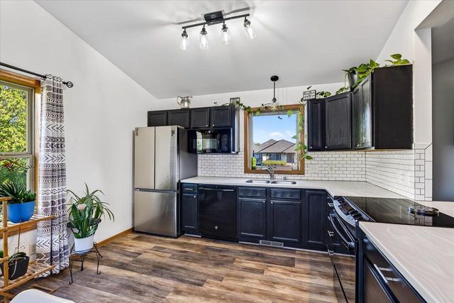 806 Longwood Drive, Oregon, WI 53575