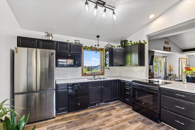 806 Longwood Drive, Oregon, WI 53575