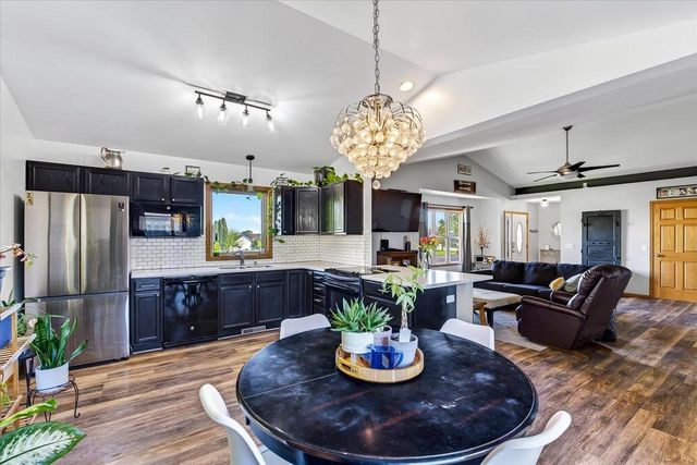 806 Longwood Drive, Oregon, WI 53575