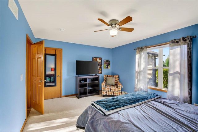 806 Longwood Drive, Oregon, WI 53575