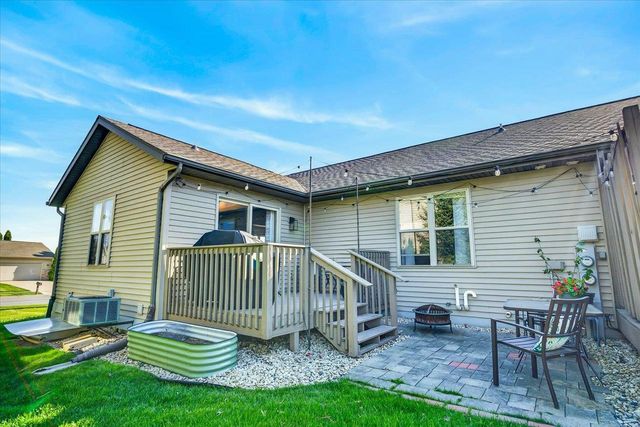 806 Longwood Drive, Oregon, WI 53575
