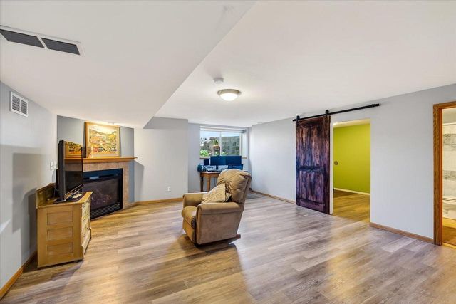 806 Longwood Drive, Oregon, WI 53575