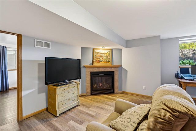 806 Longwood Drive, Oregon, WI 53575