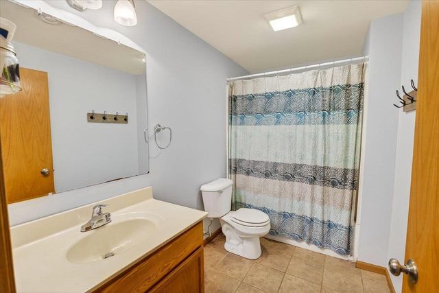 806 Longwood Drive, Oregon, WI 53575