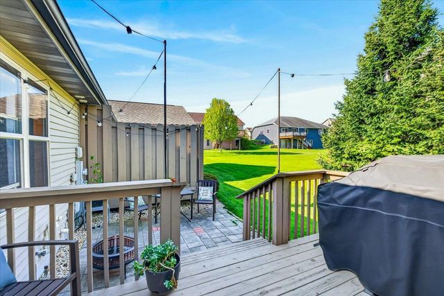 806 Longwood Drive, Oregon, WI 53575