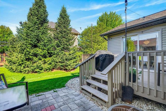 806 Longwood Drive, Oregon, WI 53575