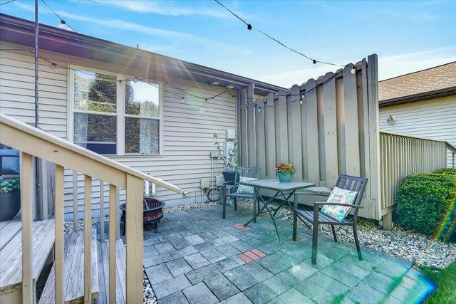 806 Longwood Drive, Oregon, WI 53575