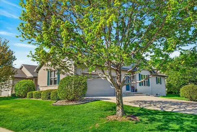 806 Longwood Drive, Oregon, WI 53575