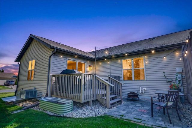 806 Longwood Drive, Oregon, WI 53575