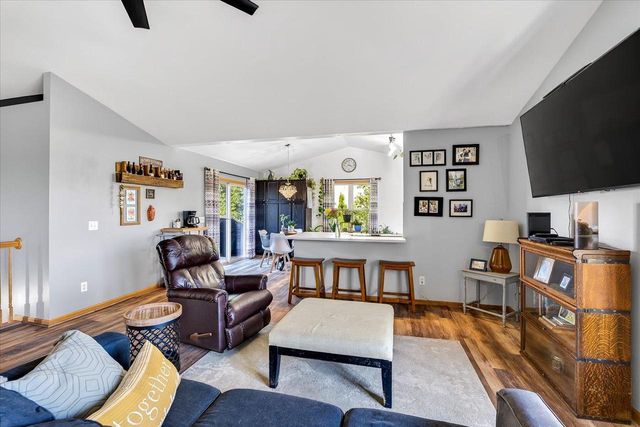 806 Longwood Drive, Oregon, WI 53575