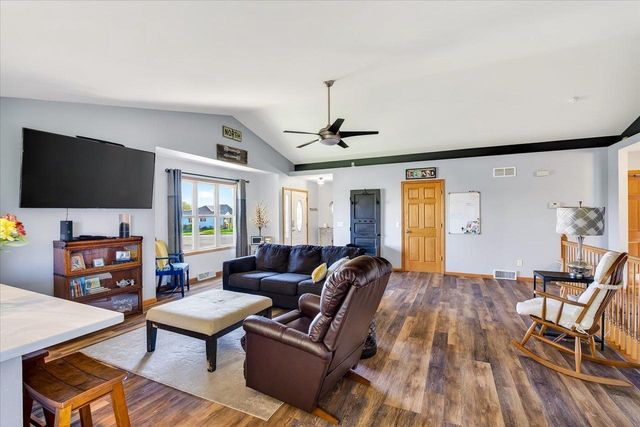 806 Longwood Drive, Oregon, WI 53575