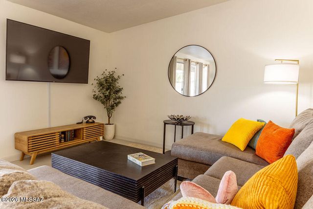 7041 E Hawthorne Street, Tucson, AZ 85710