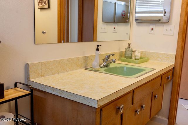 7041 E Hawthorne Street, Tucson, AZ 85710