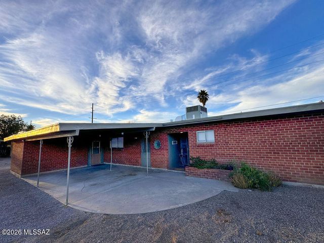 7041 E Hawthorne Street, Tucson, AZ 85710
