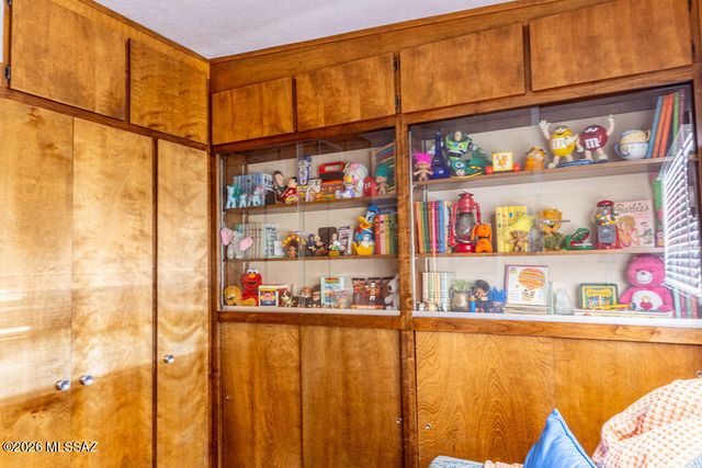 7041 E Hawthorne Street, Tucson, AZ 85710