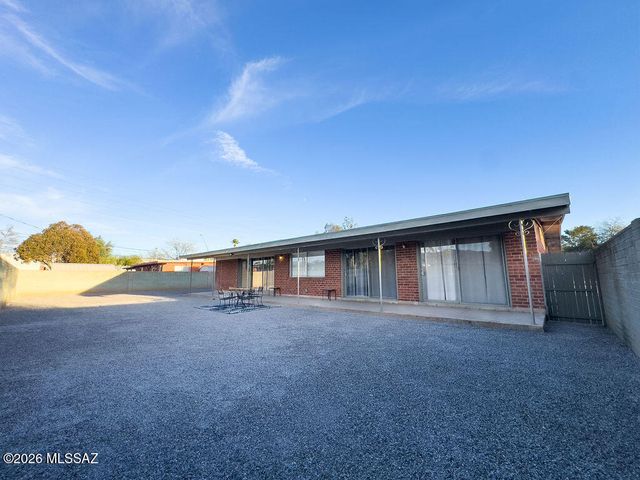 7041 E Hawthorne Street, Tucson, AZ 85710