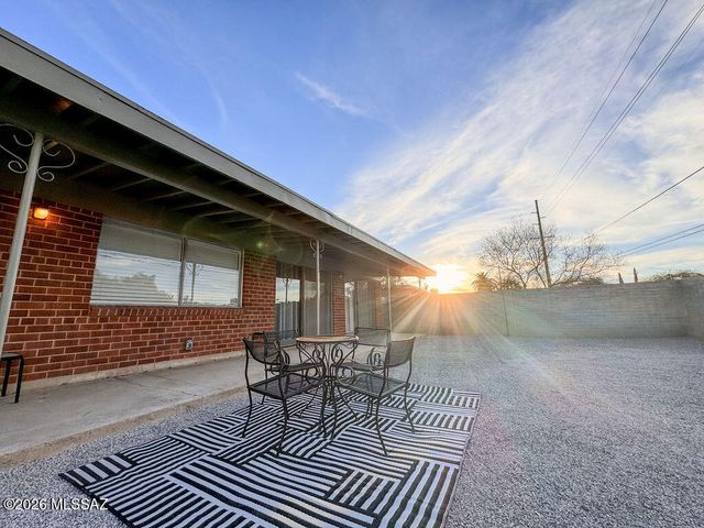 7041 E Hawthorne Street, Tucson, AZ 85710