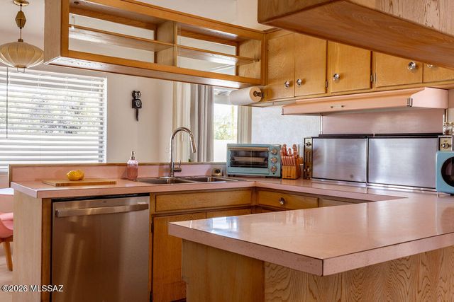 7041 E Hawthorne Street, Tucson, AZ 85710