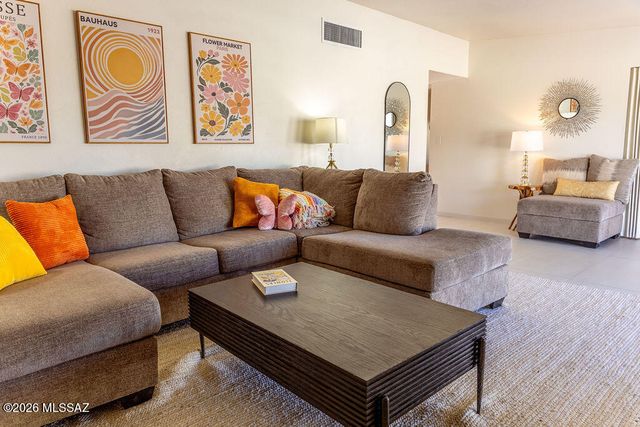7041 E Hawthorne Street, Tucson, AZ 85710