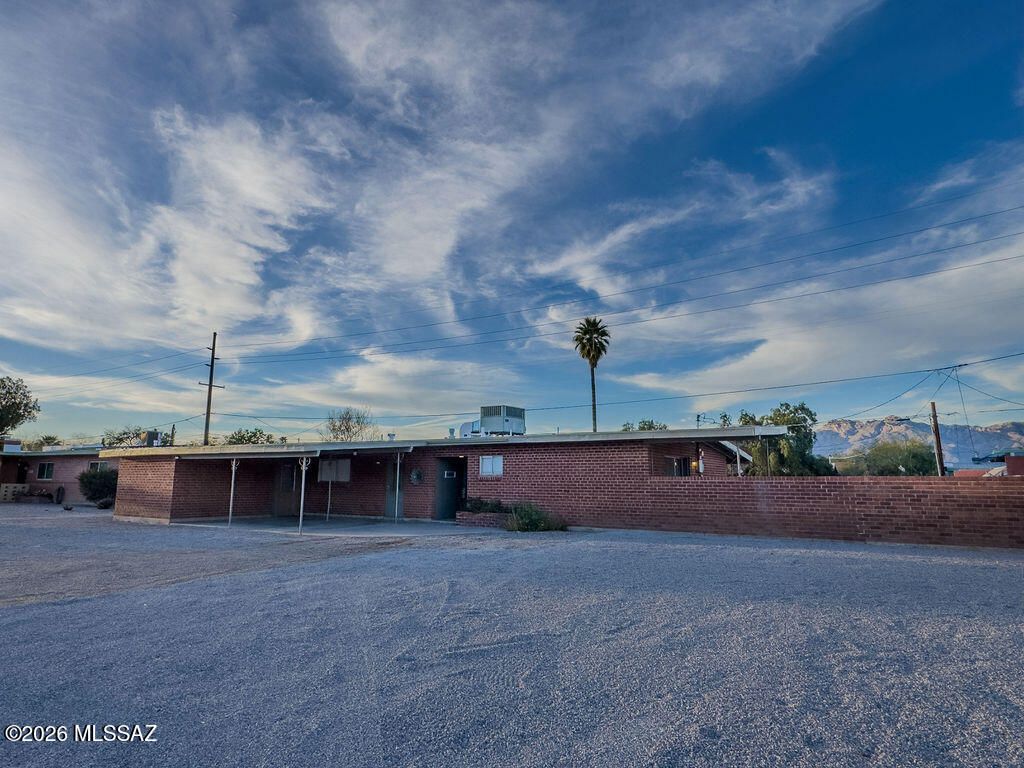 7041 E Hawthorne Street, Tucson, AZ 85710