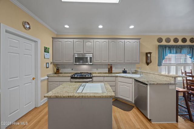 102 Pinehurst Drive, New Bern, NC 28562