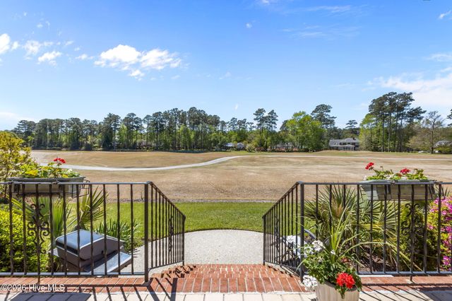 102 Pinehurst Drive, New Bern, NC 28562