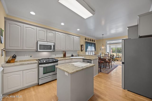 102 Pinehurst Drive, New Bern, NC 28562