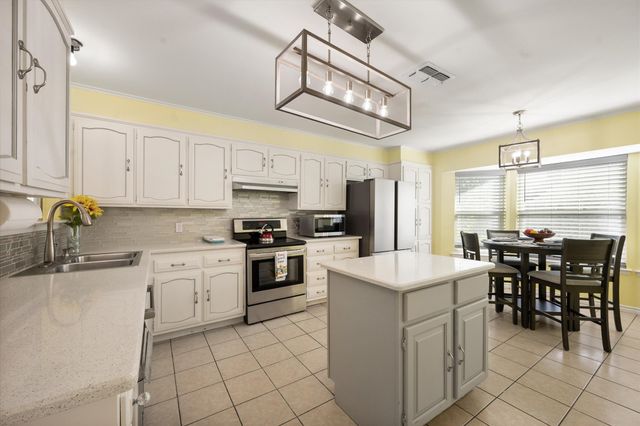 108 Haywood Drive, Benbrook, TX 76126