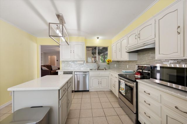 108 Haywood Drive, Benbrook, TX 76126