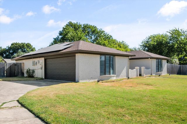 108 Haywood Drive, Benbrook, TX 76126