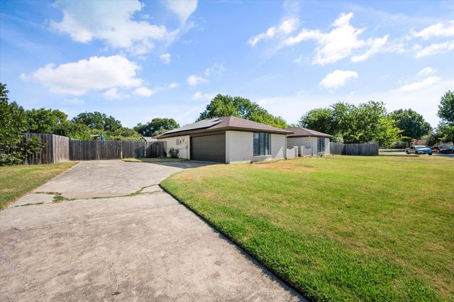 108 Haywood Drive, Benbrook, TX 76126