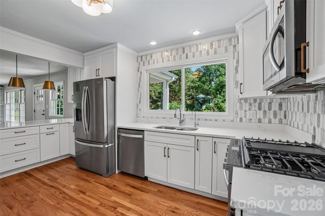 28 Ridgefield Place, Asheville, NC 28803