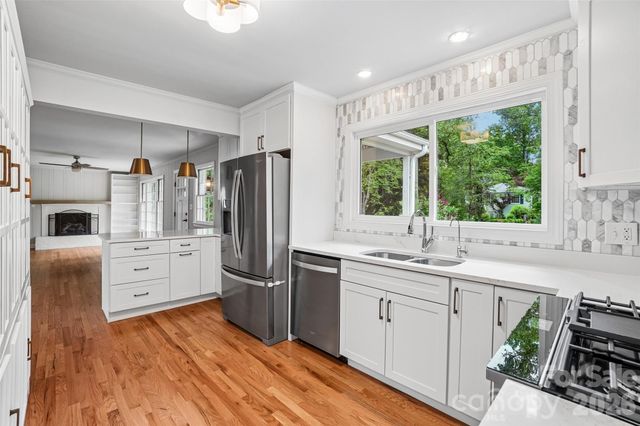 28 Ridgefield Place, Asheville, NC 28803