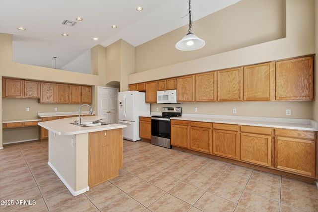 8611 W ALEX Avenue, Peoria, AZ 85382