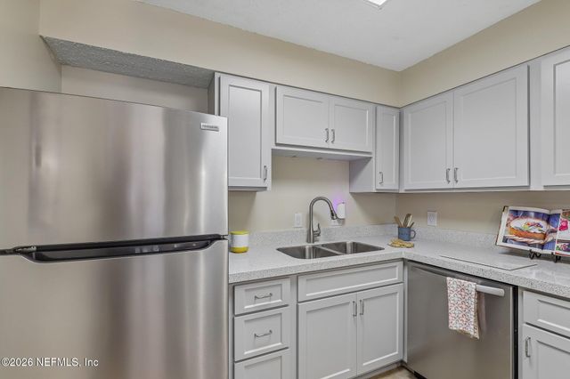 1071 EDGEWOOD Avenue S 105, Jacksonville, FL 32205