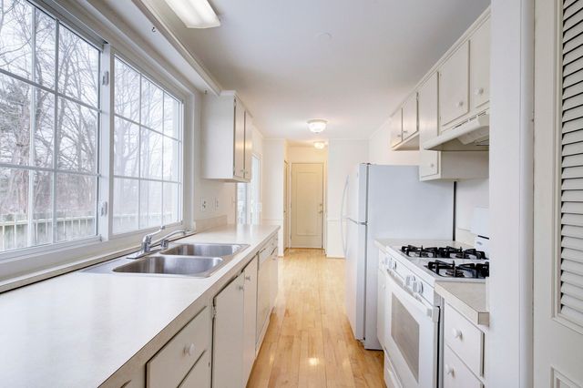 23439 Stonehenge Boulevard, Novi, MI 48375