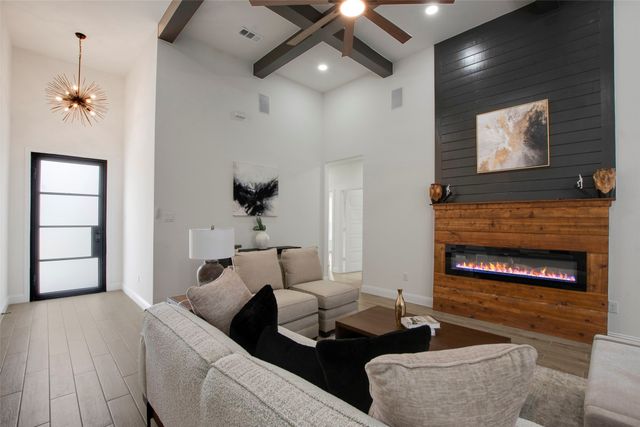 209 Pearl Harbor Street, Tool, TX 75143