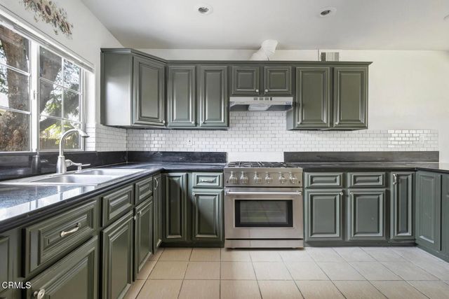 9824 Catawba Avenue, Fontana, CA 92335
