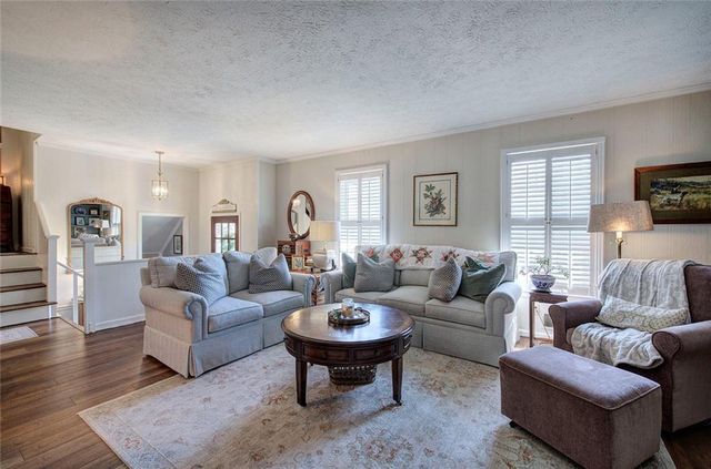 70 Oakridge Drive SE, Cartersville, GA 30121