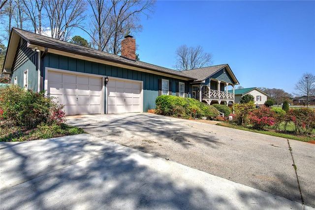 70 Oakridge Drive SE, Cartersville, GA 30121