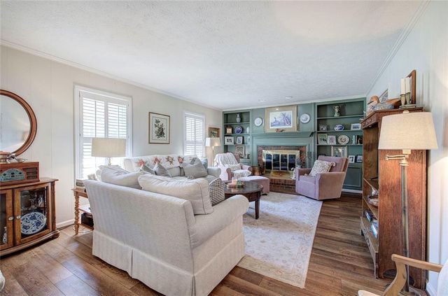 70 Oakridge Drive SE, Cartersville, GA 30121