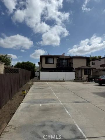 17102 Oak Lane 4, Huntington Beach, CA 92647